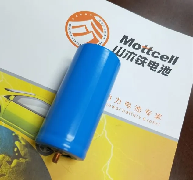 32700 Cylindrische LiFePO4 oplaadbare batterijcel 3.2V 6000mah 3C Ontlading 4
